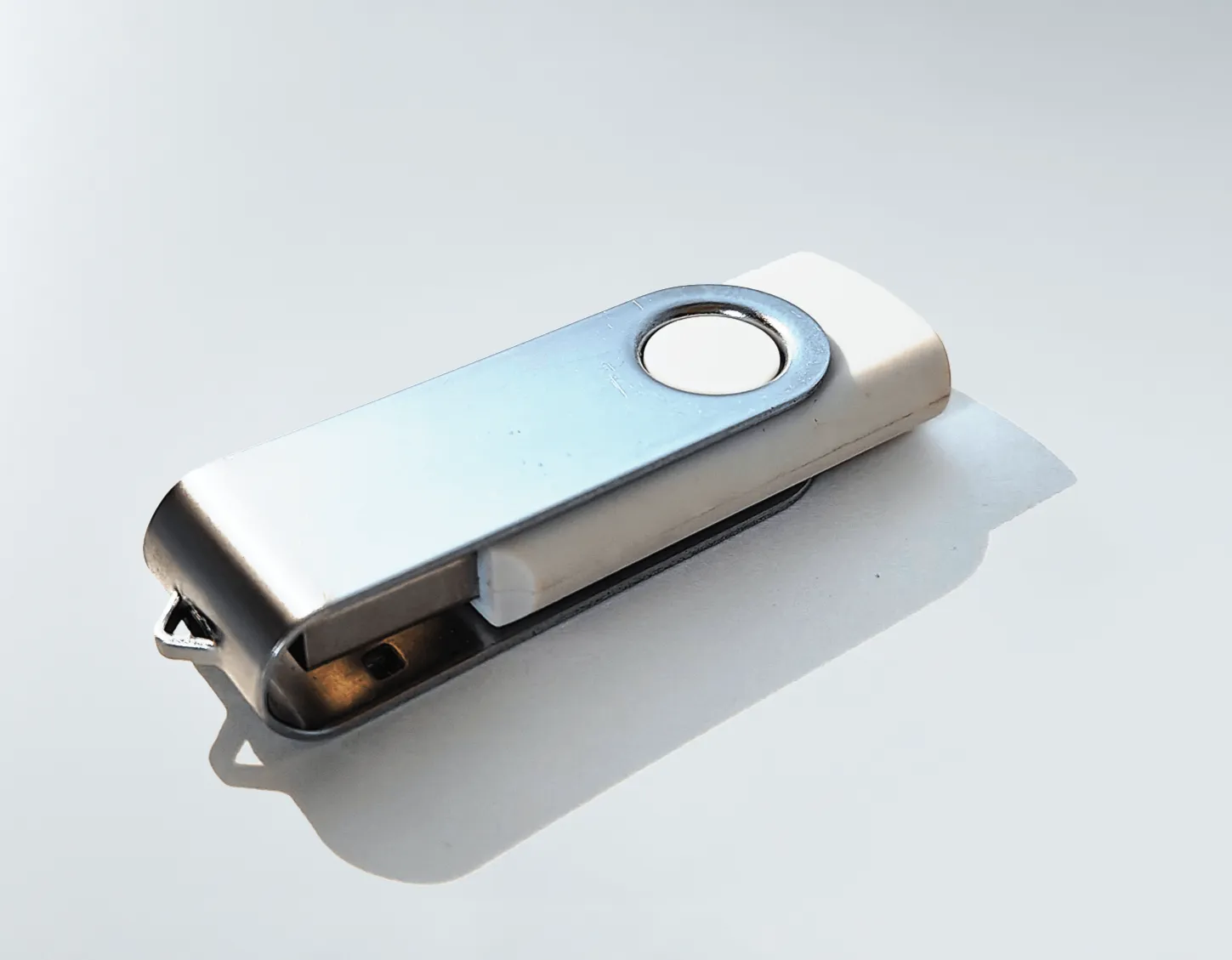 Классическая металлическая USB-флешка